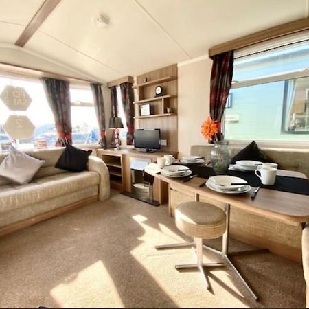 Swift Loire Hotel Jaywick Sands Buitenkant foto