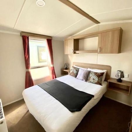 Swift Loire Hotel Jaywick Sands Buitenkant foto