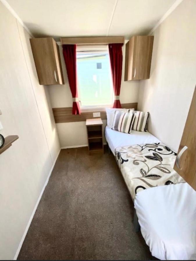 Swift Loire Hotel Jaywick Sands Buitenkant foto